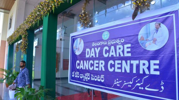 कैंसर उपचार के लिए Telangana में अभी भी रास्ता है हैदराबाद की ओर