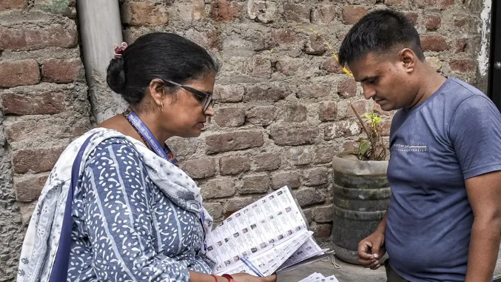 दिल्ली मतदाता सूची के SIR अभियान की शुरुआत, 13,000 से अधिक कर्मी सक्रिय