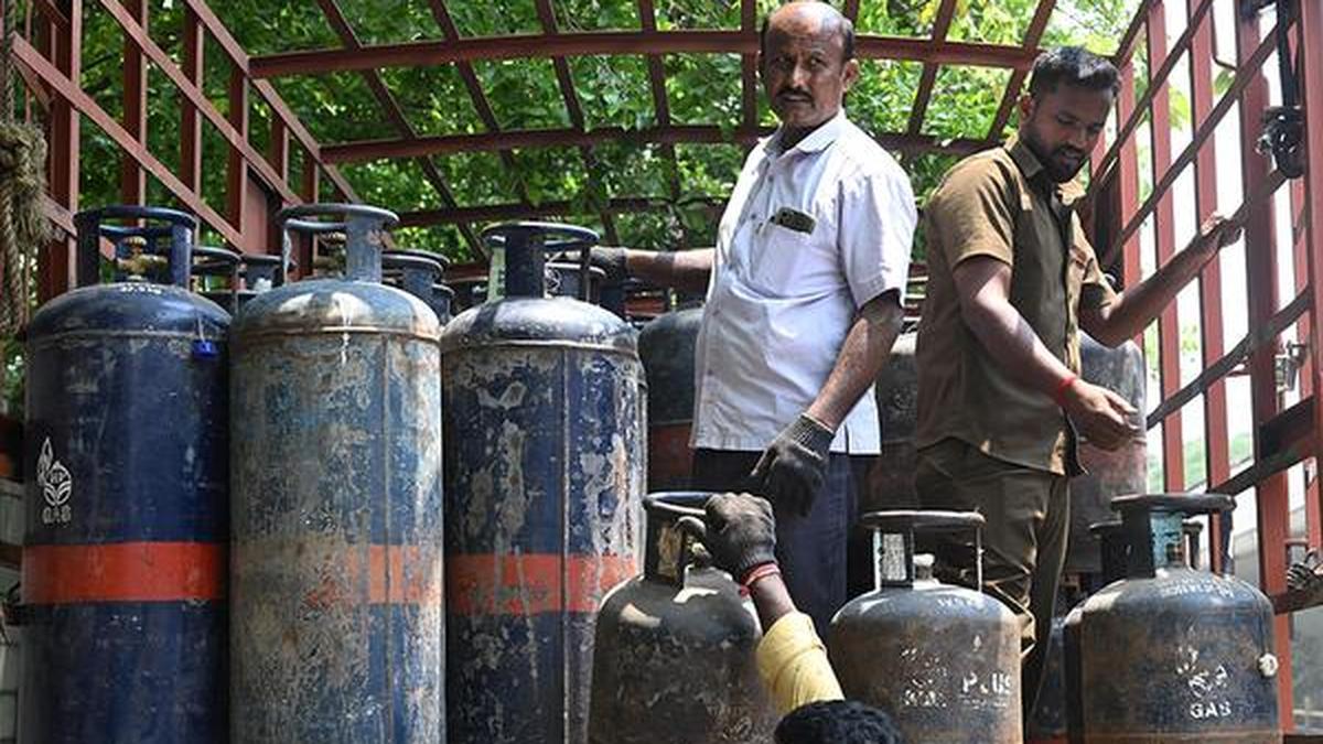 Karnataka hotels association demands GST cut on commercial LPG cylinders to 5%