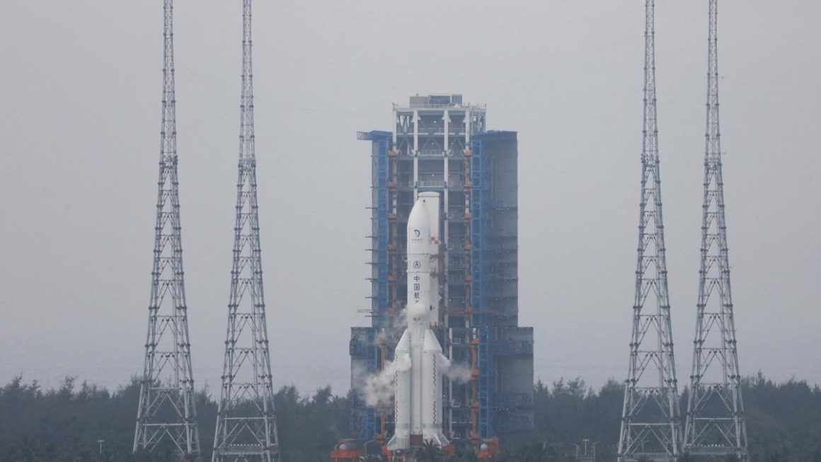 China successfully tests experimental rocket booster recovery system