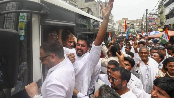 एनसी, कांग्रेस और वाम दलों ने दिल्ली में जम्मू-कश्मीर राज्यhood के समर्थन में एकजुट होकर प्रदर्शन किया