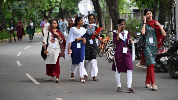 क्यों अधिक संस्थान सहशैक्षिक प्रणाली अपनाने की ओर बढ़ रहे हैं