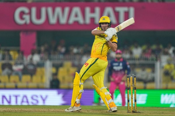 ओवरटन लौटे, बिना जीत के CSK ने स्थिर RCB के खिलाफ गेंदबाजी की