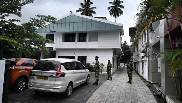 ईडी ने सीएमआरएल पे-ऑफ मामले में पूर्व केरल सीएम पिनाराई विजयन के घरों पर छापेमारी की