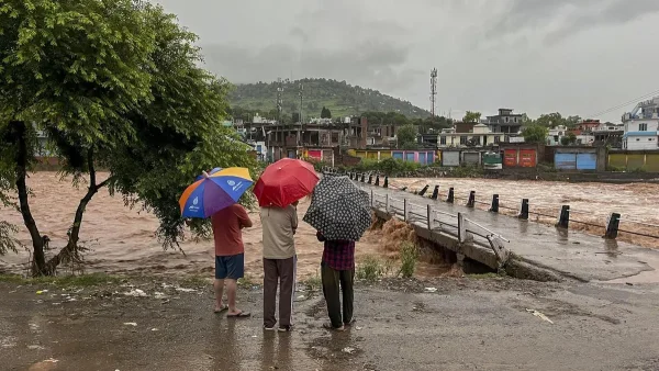 जम्मू-कश्मीर: पूंछ और राजौरी में भारी बारिश से बाढ़ प्रभावित इलाकों में खोज और राहत कार्य सुस्त पड़े
