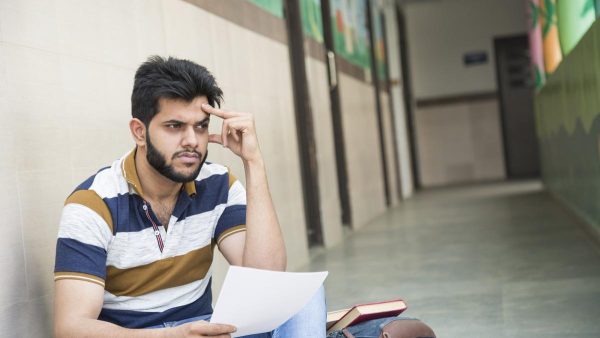 डिग्री प्रमाणपत्र में देरी: UGC के 180-दिन नियम के बावजूद छात्रों को वर्षों तक इंतजार