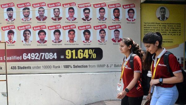 सुप्रीम कोर्ट में दायर याचिका: ‘कोचिंग राज’ और डमी स्कूल के जाल को समाप्त करने की मांग