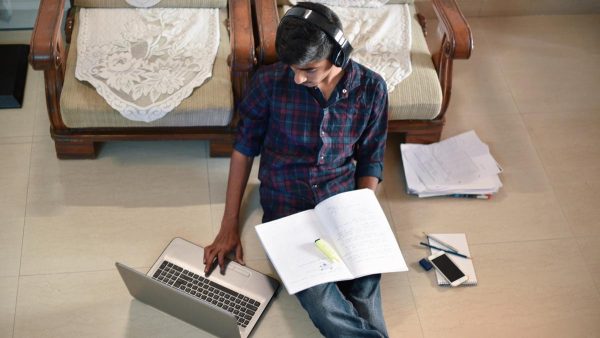 अध्ययन बताते हैं: तकनीक से हो सकती है सीखने में मदद, लेकिन गलत इस्तेमाल से हो सकता है नुकसान