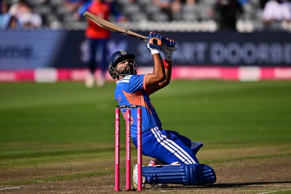 ट्रैफ़िक जाम में फंसी भारत टीम के कारण पांचवें T20I की शुरुआत में 30 मिनट की देरी