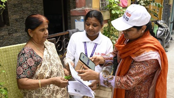 GHMC के दूरस्थ क्षेत्रों में Telugu SIR गिनती फॉर्म ने प्रभावित किए मतदाता