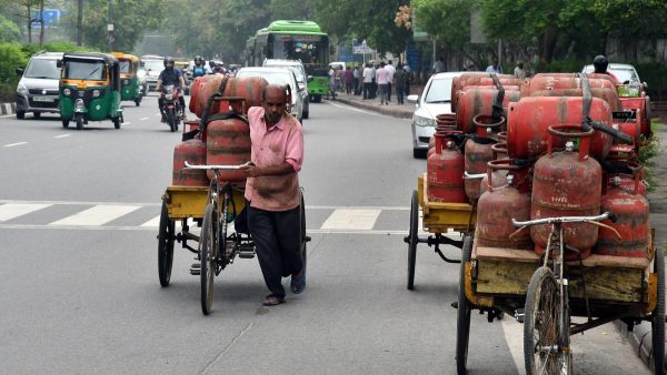 घरेलू एलपीजी सिलेंडर के दाम 14.2 किलो पर ₹29 बढ़ाए गए