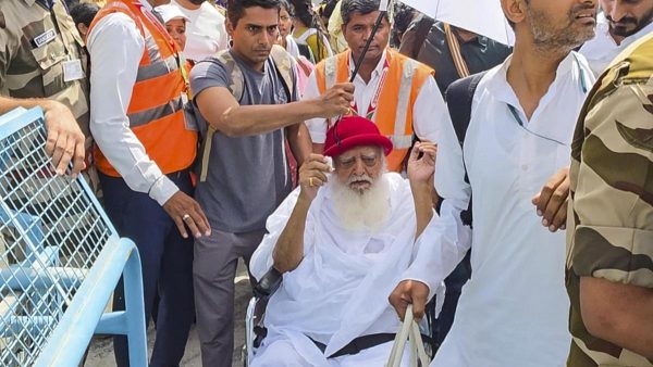 हाईकोर्ट ने आजीवन कारावास की सजा बरक़रार रखी, असाराम ने जोधपुर जेल में किया आत्मसमर्पण
