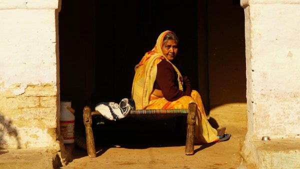 हमारे शरीर की खुशबू उम्र के साथ क्यों बदलती है? इसे नियंत्रित करने के तरीके क्या हैं