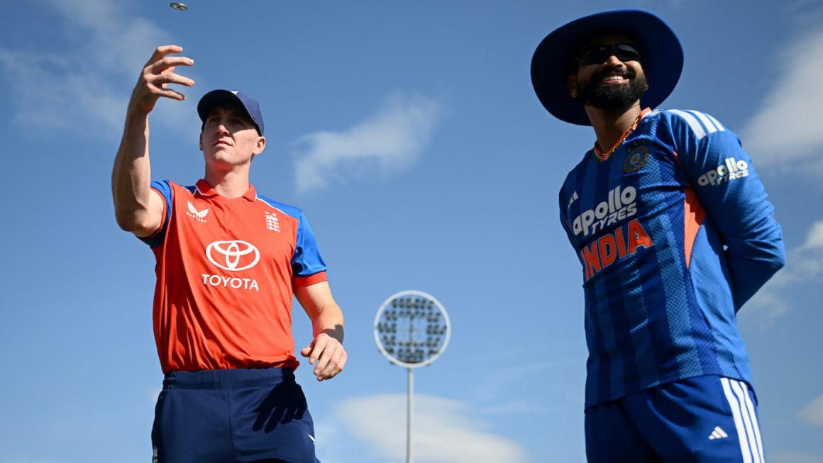 India bowl against unchanged England, bring in Prince for Bishnoi