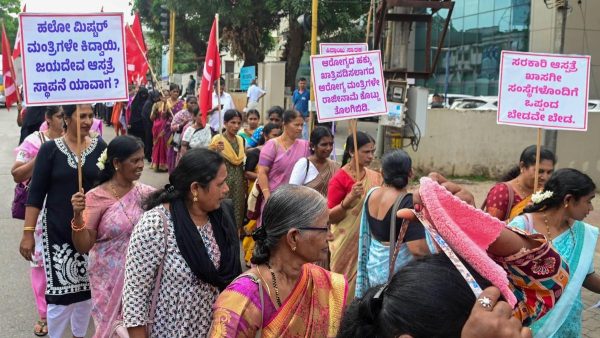 CPI(M) सरकार के निजी मेडिकल कॉलेजों को सार्वजनिक स्वास्थ्य केंद्रों का उपयोग की अनुमति देने के फैसले के खिलाफ विरोध तेज करने की धमकी