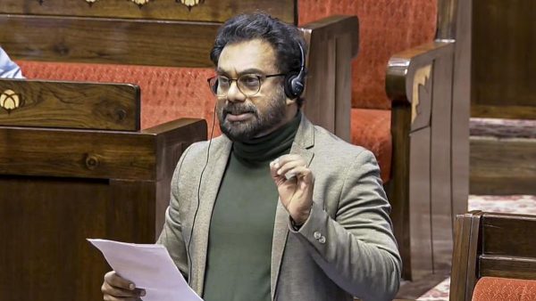 CPI(M) ने पूर्व CM विजयण पर ED छापे की निंदा की