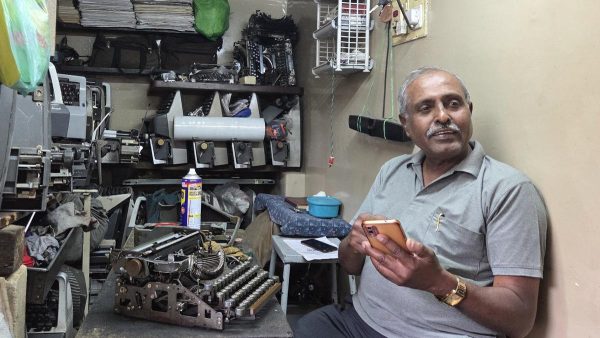 लक्ष्मी नारायण और उनका एकल मिशन: बेंगलुरु के टाइपराइटर को जीवित रखना