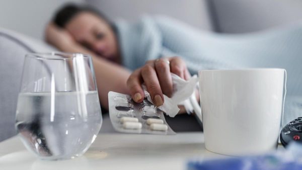 दर्द कैसे भावनात्मक सुन्नता को बढ़ावा देता है, जो अंततः आंत के स्वास्थ्य को प्रभावित करता है