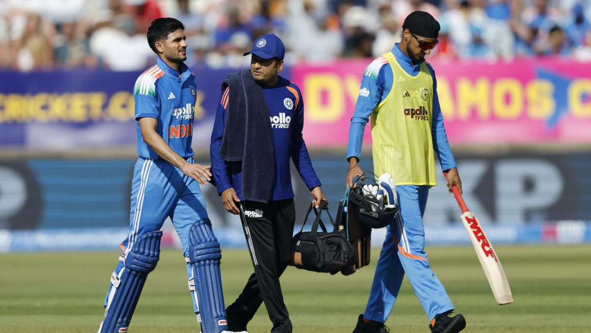 England bowl; Kishan in for unwell Rahul