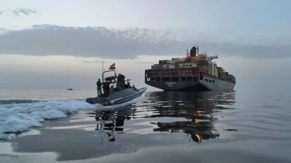 ईरान की IRGC ने खाड़ी ऑफ होर्मुज से गुजरने वाले जहाजों को नई ऑडियो में चेतावनी दी