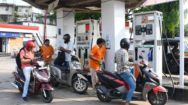 पेट्रोल और डीजल की कीमतों में 10 दिनों में चौथी बढ़ोतरी, ₹2.50 से अधिक की वृद्धि