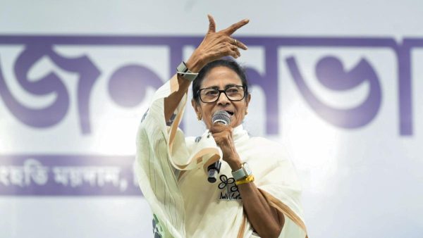 ममता बनर्जी ने भाजपा पर तृणमूल नेताओं और कार्यकर्ताओं पर कथित हमलों के खिलाफ विरोध की अगुवाई की
