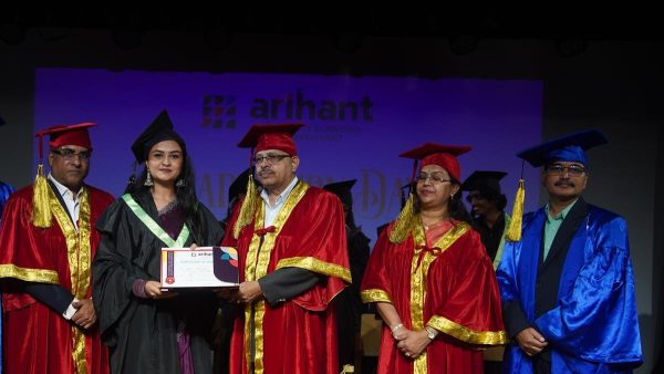 बेंगलुरु में आरिहंत इंस्टिट्यूट ऑफ कॉमर्स एंड मैनेजमेंट ने ग्रेजुएशन डे का आयोजन कर छात्र उत्कृष्टता को किया सम्मानित