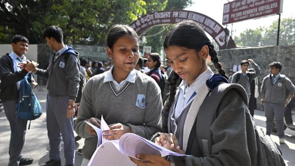 कक्षा 9 और 10 के छात्रों को तीसरी भाषा में आंतरिक मूल्यांकन 2027-28 तक पास करना अनिवार्य: CBSE