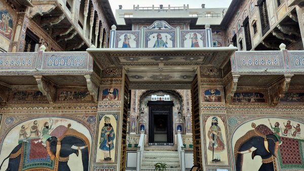 शेखावाटी का अन्वेषण: राजस्थान की खुली हवा वाली भित्ति चित्रों से सजी हवेलियों की गैलरी