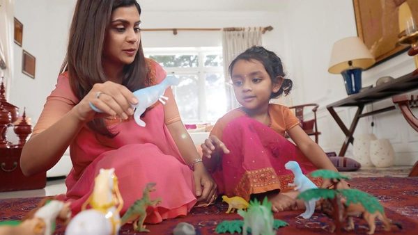 कैसे स्कूल की छुट्टियां बन सकती हैं माता-पिता और बच्चे के रिश्ते को मजबूत करने का अवसर
