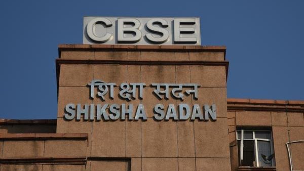 CBSE ने सेवानिवृत्त शिक्षकों और PG शिक्षकों के माध्यम से तीन-भाषा नीति की समस्या का व्यावहारिक समाधान सुझाया