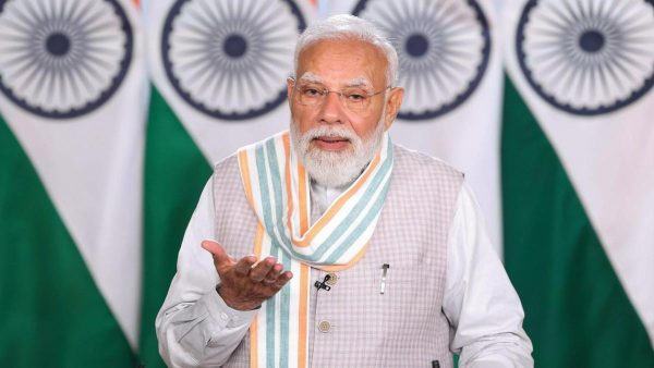 प्रधानमंत्री ने गर्मी की लहर के प्रभाव को कम करने के लिए मंत्रालयों और सरकारी विभागों को उठाने के कदमों के लिए कहा, ‘सम्पूर्ण राष्ट्र’ दृष्टिकोण पर ज़ोर दिया