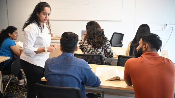 जैसे-जैसे NEP पाठ्यक्रम का विस्तार करता है, विशेषज्ञ और ऑनर्स छात्र कहते हैं कि मूल सीखने में गिरावट आ रही है