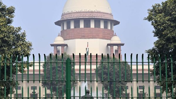 चुप्पी, कोर्ट चल रहा है