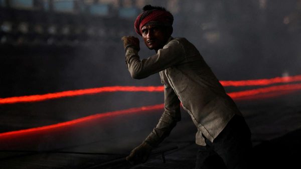 खनन गतिविधि में कमी के कारण IIP वृद्धि 4.9% पर धीमी