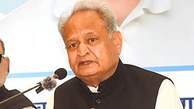 अशोक गहलोत ने पूर्व कांग्रेसी नेताओं से वापसी कर विपक्ष की एकता मजबूत करने का आह्वान किया