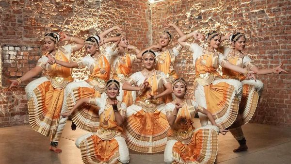 नृत्यांगना स्वेथा वॉरियर ने माइकल जैक्सन के गाने पर प्रस्तुत किया स्ट्रीट ओ’ क्लासिकल अंदाज