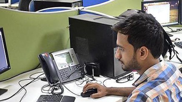 टेक कंपनियां अस्थायी तौर पर विशेषज्ञ कर्मचारियों की भर्ती कर बेंच को घटा रही हैं, रख रही हैं पतली टीम