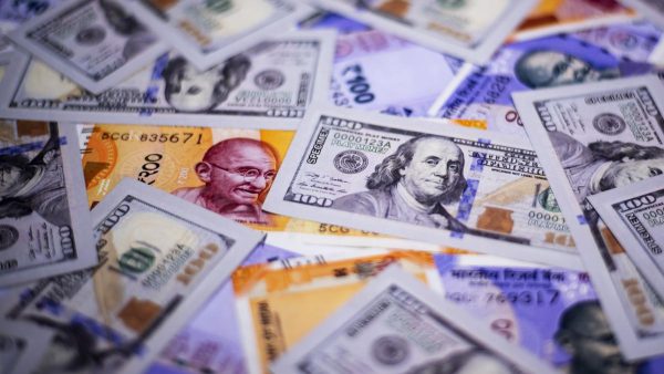 रुपया अमेरिकी डॉलर के مقابل 26 पैसे बढ़कर 94.90 पर पहुंचा
